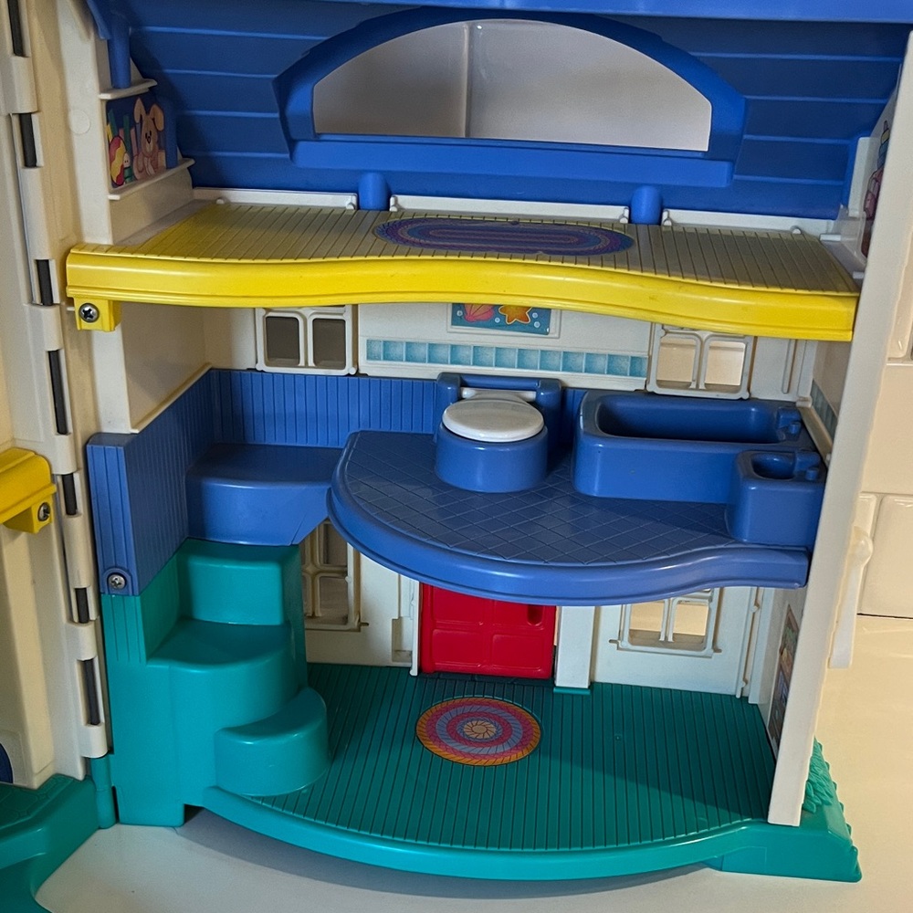 Fisher-Price LIttle People Dollhouse with people and accessories, 1996-97 model - Picture 9 of 15